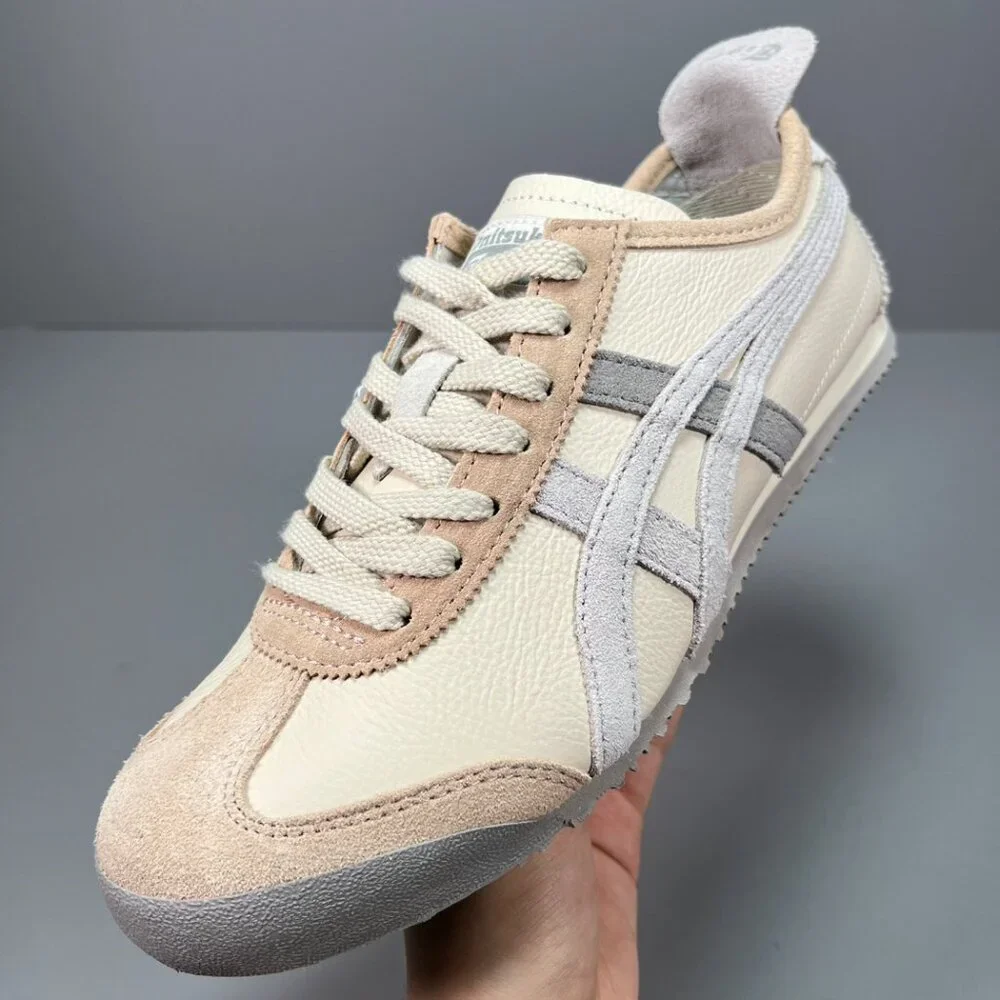 Asics shoes - Picture 1 of 8